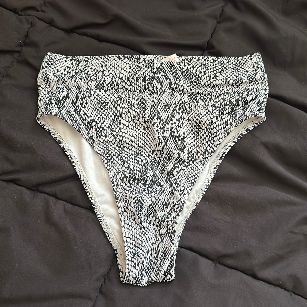 Cheeky bikini bottom